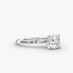 Bague de fiançailles en platine avec diamant taille coussin, sertissage classique à griffes, forme carrée pour femme, bijoux fins - Product Image 2