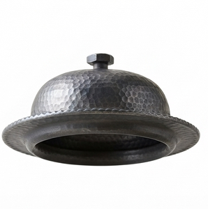 Beurrier en métal martelé fait main avec couvercle, design rétro rond en fonte pour la conservation de la fraîcheur, vaisselle de cuisine - Product Image 3
