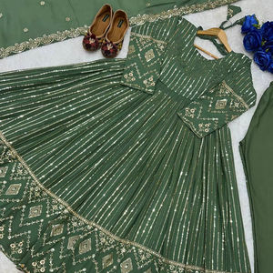 Robe de soirée de créateur RADHE EXPORT VLM avec broderies, pantalon Salwar Kameez en tissu synthétique lourd, séchage rapide, toutes saisons - Product Image 1