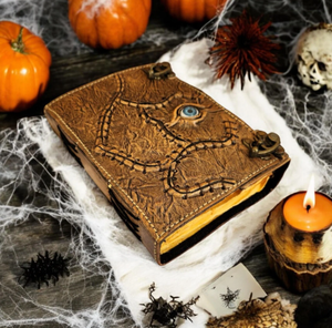 Libro de Hechizos de Hocus Pocus |   Diario de cuero hecho a mano, accesorio de Halloween - Product Image 2