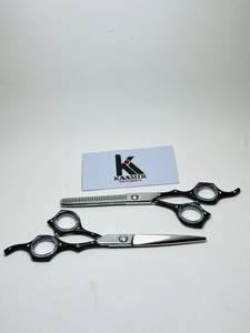Tijeras de Barbero Profesionales KAAMIR INSTRUMENTS KI-BS-524 con Logotipo Personalizado, 4.5 Pulgadas, para Diestros, Mango Mediano, 32 Dientes, Acero 9CR13 - Product Image 3