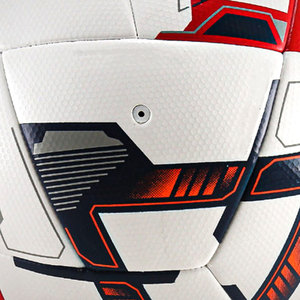 Ballon de football hybride de haute qualité taille 5, 24 panneaux, rétention d'air améliorée, rebond élevé, fabriqué au Pakistan - Product Image 5