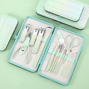 Kit de Belleza Profesional Todo en Uno, Set de Manicura y Pedicura de 20 Piezas, Cortaúñas 4 en 1, Herramientas de Acero Inoxidable con Acabado Arcoíris, Bolsa - Product Image 5