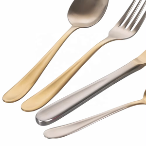 Les couverts de haute qualité au fini métallique ajoutent une touche d'élégance moderne à chaque table à manger et à chaque aménagement de cuisine. - Product Image 6