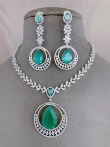 ชุดสร้อยคอพร้อมต่างหูประดับเพชรซิคอนเคลือบเงิน ดีไซน์ทันสมัย คุณภาพเยี่ยม สวยหรู เหมาะสำหรับงานแต่งงาน คอลเลคชั่นสำหรับผู้หญิง - Product Image 3