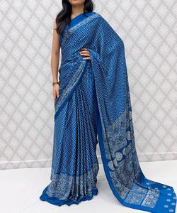 Sari en soie moderne de qualité supérieure, doux et élégant, avec un design de bordure traditionnel, et un chemisier non cousu assorti pour les fêtes - Product Image 6