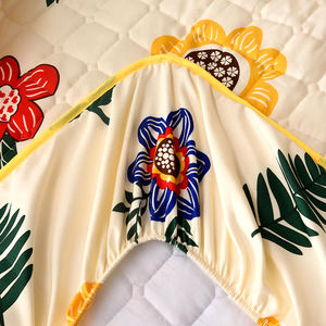 100% Polyester Quilted Floral Printed <b>Bed</b> <b>Sheet</b> <b>Queen</b> King Size Washable Breathable Mattress Protector Wholesale - Product Image 4