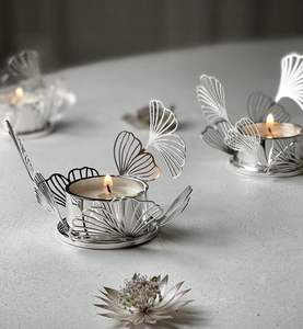 Porte-bougie traditionnel en métal pour la décoration de salles de prière et les célébrations de festivals indiens - Product Image 1