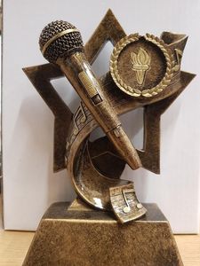 Trophée étoile doré poli avec une base noire élégante. Disponible aux prix de gros. - Product Image 6