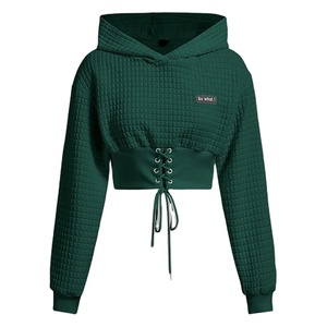 เสื้อฮู้ดดี้และเสื้อสเวตเชิ้ตผู้หญิงขายดี ผ้าฟลีซ สกรีนโลโก้ด้านหน้า สไตล์สตรีทแวร์ ทรงครอป สำหรับฤดูหนาว ราคาสุดคุ้ม - Product Image 2