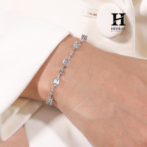 Pulsera de Lujo con Diamantes de Corte Esmeralda Alternados, Joyería Fina de Oro de 18K para Mujer - Product Image 5