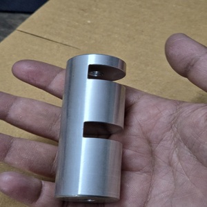 อุปกรณ์ยึดป้ายอะลูมิเนียมชุบสีแดงคุณภาพสูง ราคาประหยัด ขนาด 13*19 มม. พร้อมตัวยึดเกลียว M8 ยี่ห้อ Walron สำหรับงานป้าย - Product Image 3