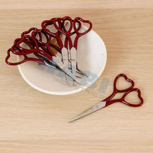 Ciseaux de broderie professionnels rouges de haute qualité, coupe-cuticules, lame en acier inoxydable, pour droitiers, logo personnalisé, pour la manucure - Product Image 1