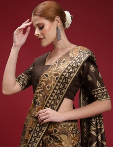 Sari de Seda Estampado Marrón para Mujer KV con Blusa Sin Coser - Product Image 4