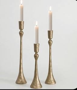 Ensemble de bougeoirs décoratifs contemporains abstraits noirs en forme de pilier - Product Image 6