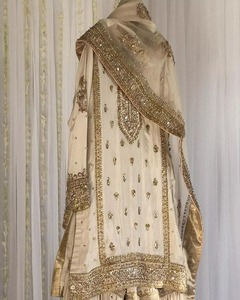 Salwar Kameez élégant pour femme en acrylique brodé Gota Patti, idéal pour les fêtes, méthode d'impression manuelle, coupe classique, Pakistan - Product Image 1