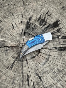 Couteau de poche à lame en acier damas fait à la main avec mécanisme de verrouillage arrière Nouveau design pliant personnalisé comprenant un étui en cuir-Support OEM - Product Image 5