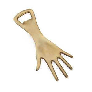 Abridor de botellas artístico de aluminio fundido para decoración de bares, que combina atractivo visual con uso práctico - Product Image 5