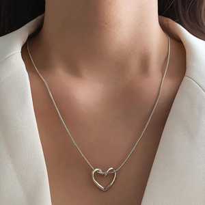 Collar con colgante de corazón plateado para mujer, cadena de serpiente, joyería romántica - Product Image 2