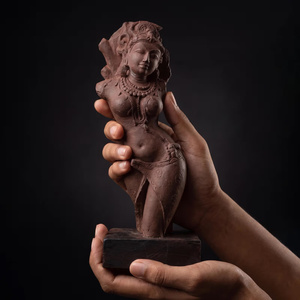 Sculpture Salabhanjika |   Réplique de sculpture de temple indien du Xe siècle, provenant d'un musée d'art - Product Image 3