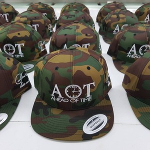 Gorra Clásica de Seis Paneles con Ajuste Cómodo, Bordado de Alta Calidad y Fabricación Personalizada para Ropa Promocional y Corporativa - Product Image 1