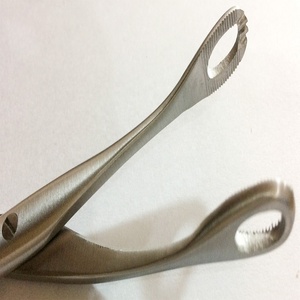 คีมจับต่อมทอนซิลแบบใช้มือ ผลิตจากสแตนเลสคุณภาพสูง ยี่ห้อ Blohmke - รากฐานของเครื่องมือผ่าตัด - Product Image 3