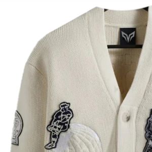 Cardigan en tricot crème pour femme, col en V, manches longues, style preppy, avec broderie lettre K et motif patch 1937 1951-52 - Product Image 2