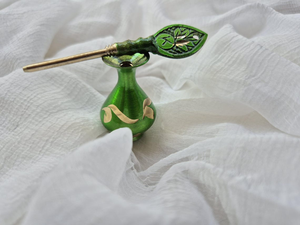 Soporte de latón verde para surma con diseño floral, hecho a mano, contenedor de kohl y kajal con aplicador de surma, caja cosmética decorativa india - Product Image 3