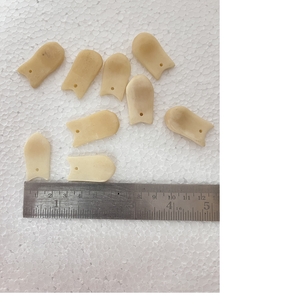 Dientes de Alce Naturales Grandes Hechos a Medida, Tallados con un Orificio para Diseñadores de Joyas y Venta al por Mayor en Tiendas de Abalorios FAIZA CRAFT FC-7916 - Product Image 6