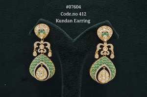 ต่างหูแบบห้อยทรงลูกแพร์ชุบวิคตอเรียนประดับด้วย Kundan รุ่น 07604 เหมาะสำหรับงานแต่งงานและเป็นของขวัญ - Product Image 2