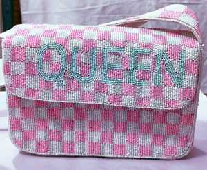 Bolso Rectangular Hecho a Mano con Diseño a Cuadros Rosa y Blanco, con Bordado Textil de la Marca Queen - Product Image 2