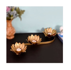 Portavelas de Hierro Dorado Hecho a Mano con Diseño de Flor de Loto, Soporte para Tres Velas, Decoración Espiritual de Lujo para Spa, Hotel, Regalos de Diwali - Product Image 2