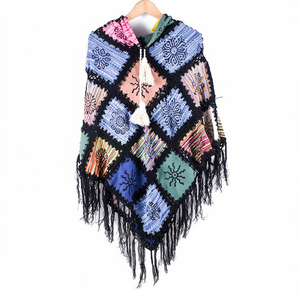 Poncho 100% Algodón Negro con Estampado de Bloques - Product Image 2