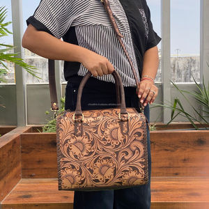 Nouveau design léger en cuir usiné à la main fermeture éclair à la mode en cuir de vachette Mini sac de sport personnalisable sac d'outillage floral pour les femmes - Product Image 4