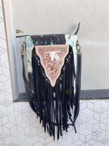 Nouvel arrivage de sac à main élégant en cuir de vachette avec franges en fourrure de vachette sac à main bohème pour femmes en vente en Inde - Product Image 3
