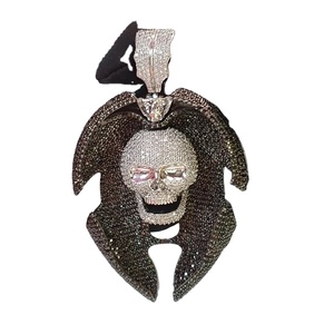 Hermoso colgante de calavera personalizado de moissanita hecho colgante de hip hop de moissanita blanco y negro - Product Image 2