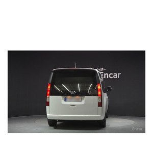 Hyundai Staria L3.5 Tourer 2023 de 9 Plazas, 76,161 km, Caja de Cambios Automática, Cámara Trasera, Emisión Euro V, Asientos de Cuero, Combustible GLP - Product Image 4