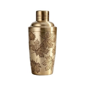 Shaker à cocktails en laiton fait main au design tendance avec gravure de feuille tropicale, outil de bar en métal pour la préparation de cocktails - Product Image 2