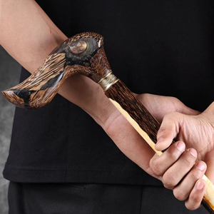 Canne de marche en bois avec design artisanal unique, bâton de marche en bois gravé sur mesure, canne en bois massif avec poignée décorative - Product Image 3
