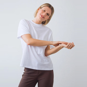 T-shirt basique pour femme en gros, col rond, manches courtes, 100 % coton, coupe classique, décontracté, intemporel, design simple - Product Image 3