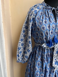 เดรสยาวพิมพ์ลายดอกไม้คอวีแขนยาวไซส์ใหญ่สำหรับผู้หญิงขายดีปี 2026 ผลิตจากผ้าฝ้ายพิมพ์ลายบล็อก ราคาโรงงาน - Product Image 2