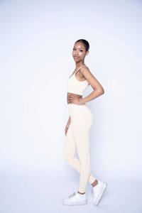 Ensemble de sport 2 pièces sans couture pour femme, 100 % polyester, respirant, grande taille, soutien-gorge de sport et leggings, pour yoga, gym et fitness - Product Image 3