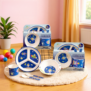 Vente en gros KINGWELL Ensemble de <span class=keywords><strong>vaisselle</strong></span> pour enfants en fibre de bambou écologique, résistant au lave-<span class=keywords><strong>vaisselle</strong></span>, design de dessin animé astronaute, créatif et mignon - Product Image 1