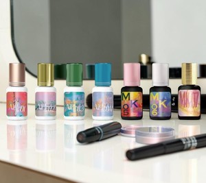 Agente de ventas de pegamento para pestañas con humedad del 50%-70% al por mayor para clínicas estéticas - Product Image 1