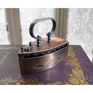 Accessori per scrivere temperamatite in ferro antico - Product Image 1