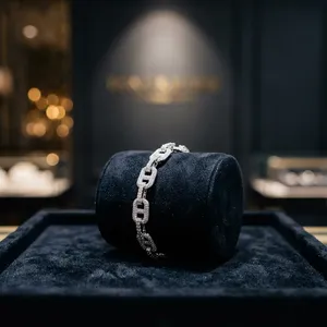 สร้อยข้อมือทองคำขาวประดับมอสซาไนต์ทรงเหลี่ยมเจียระไนแบบบริลเลียนท์ ดีไซน์เรขาคณิต ประดับเพชรเต็มวง สวมใส่ได้ทุกวัน เหมาะสำหรับทั้งชายและหญิง พร้อมใบรับรอง GRA - Product Image 4