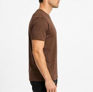 <b>Men's</b> <b>Red</b> <b>Black</b> Gradient O-Neck Short Sleeve Quick Dry Breathable Knitted Casual Front Regular Fit Solid Polyester 220g T-<b>Shirt</b> - Product Image 4