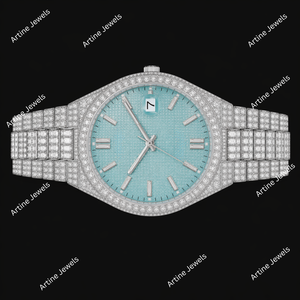 Montre de luxe bleu glace entièrement pavée de diamants, montre-bracelet argentée avec affichage de la date, design d'accessoire de poignet imposant - Product Image 3