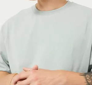 T-shirt homme col rond à épaules tombantes 100% coton, impression numérique personnalisée, avec logos brodés, faible quantité minimum de commande. - Product Image 6