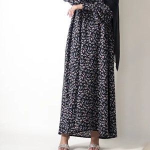 Fabrication de robes Abaya contemporaines sur mesure, vêtements élégants pour femmes pour des collections de mode haut de gamme - Product Image 4